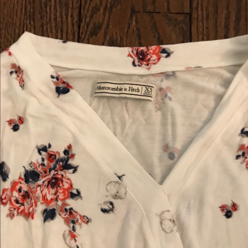 Abercrombie and Fitch xs shirt - Picture 3 of 3
